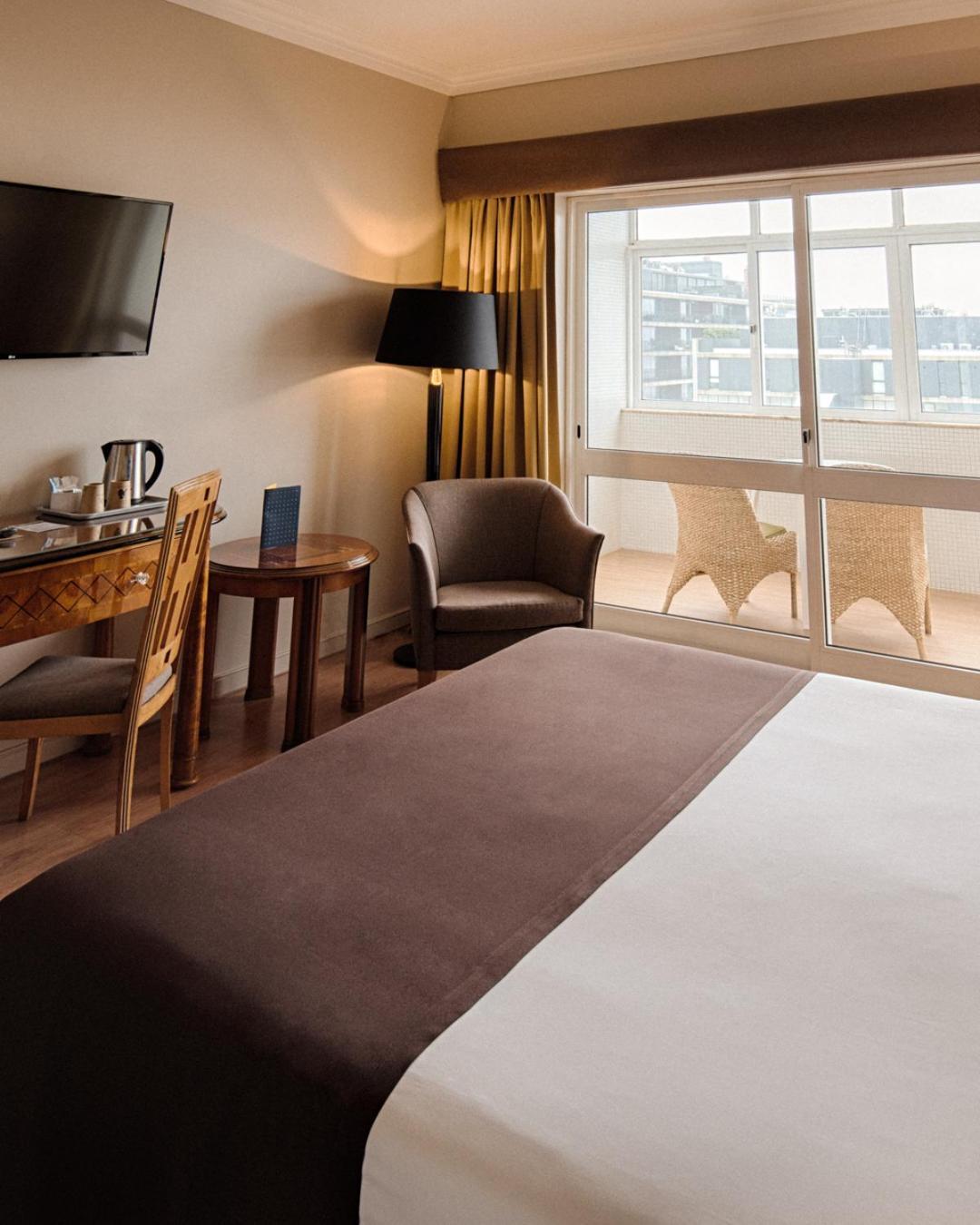 Golden Tulip Porto Gaia Hotel Вила-Нова-ди-Гая Экстерьер фото