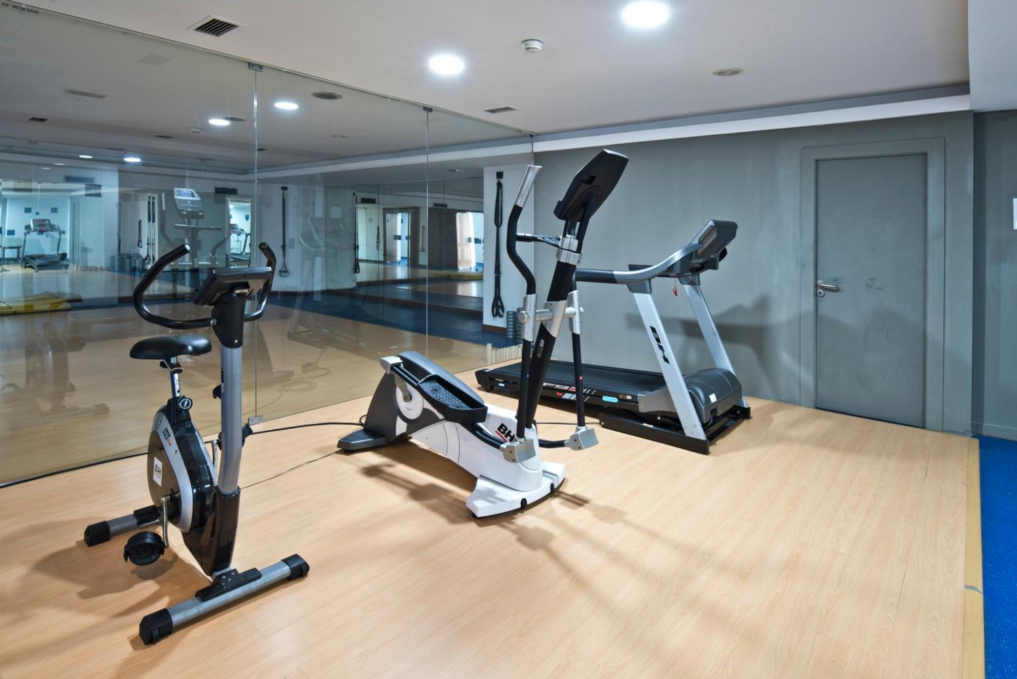 Golden Tulip Porto Gaia Hotel Вила-Нова-ди-Гая Экстерьер фото