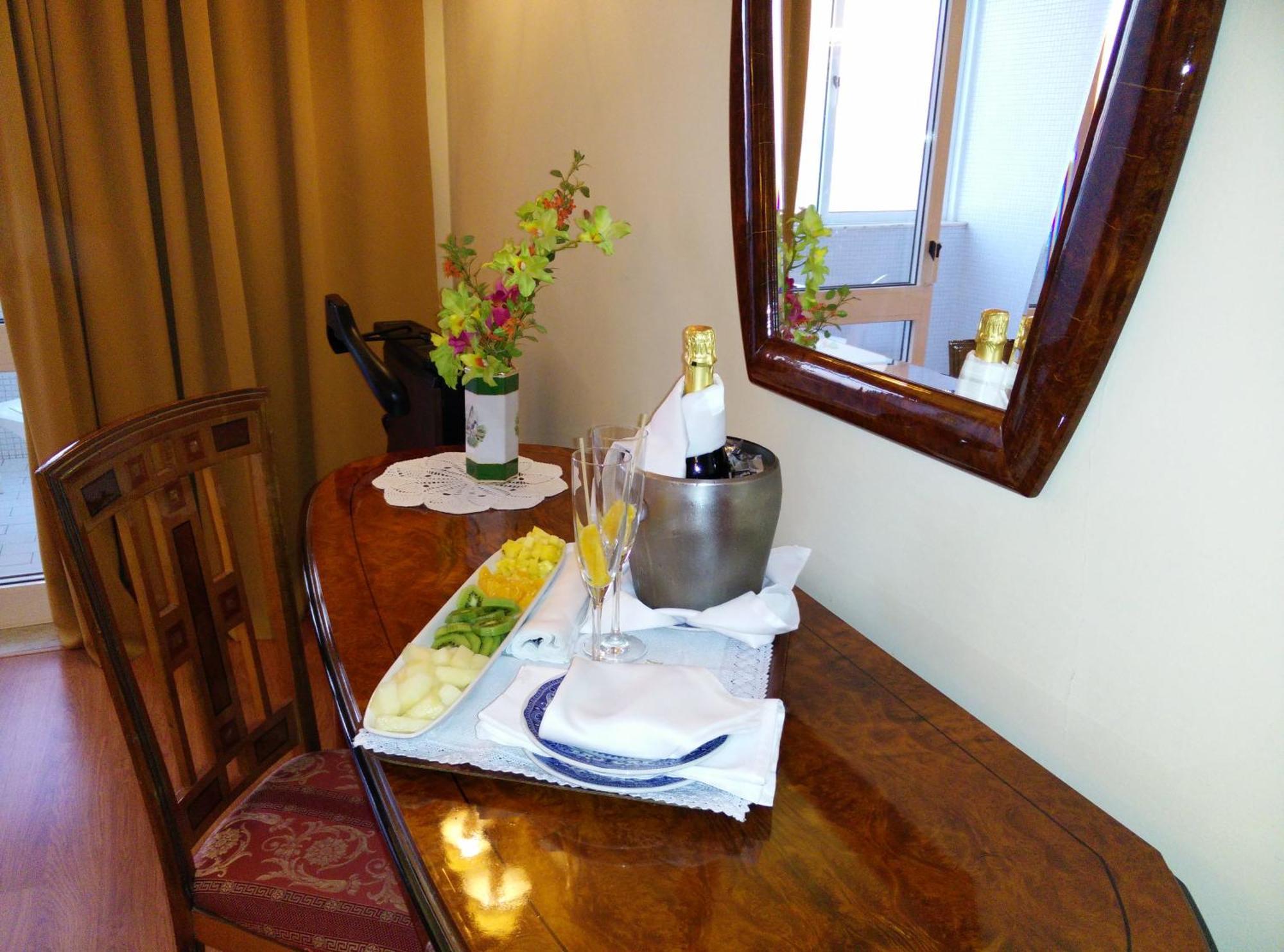 Golden Tulip Porto Gaia Hotel Вила-Нова-ди-Гая Экстерьер фото