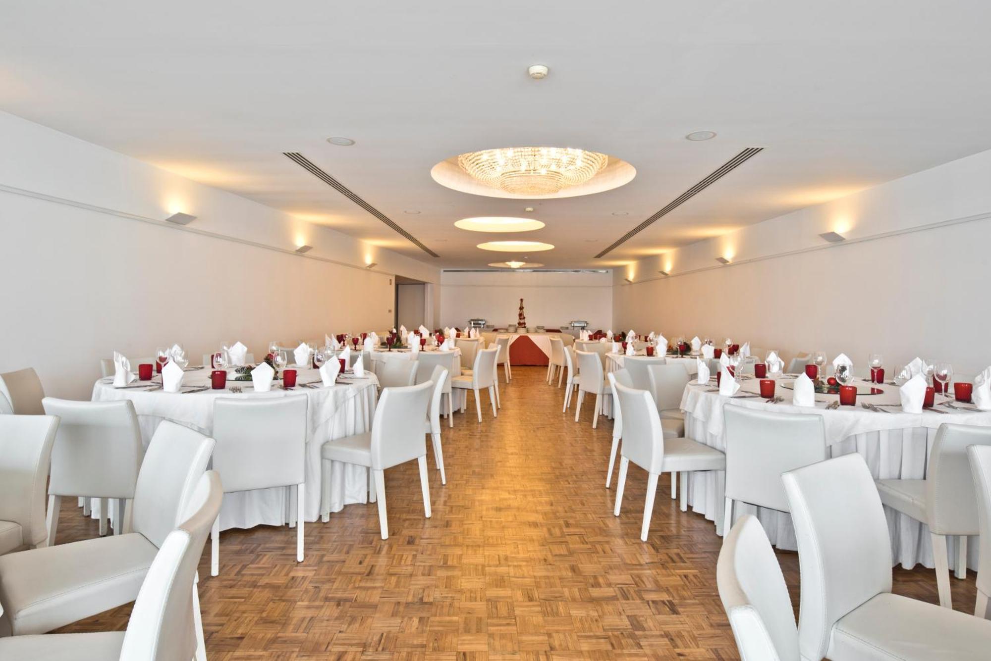 Golden Tulip Porto Gaia Hotel Вила-Нова-ди-Гая Экстерьер фото