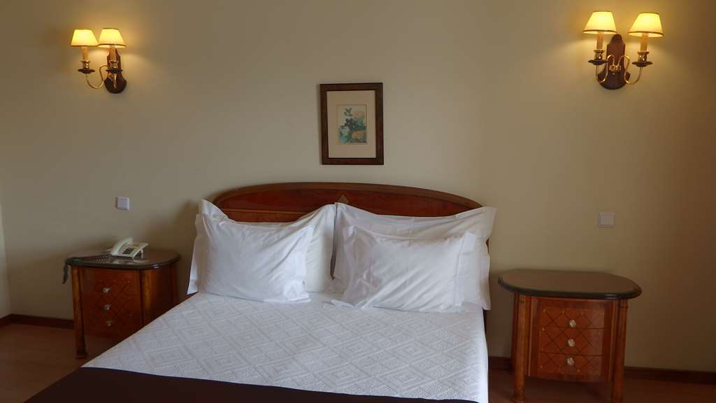 Golden Tulip Porto Gaia Hotel Вила-Нова-ди-Гая Экстерьер фото