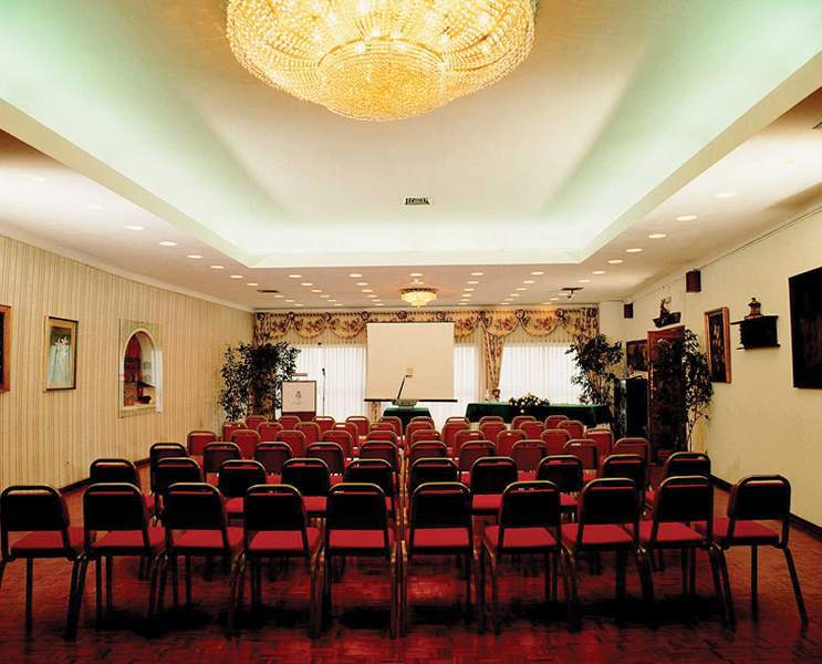 Golden Tulip Porto Gaia Hotel Вила-Нова-ди-Гая Экстерьер фото