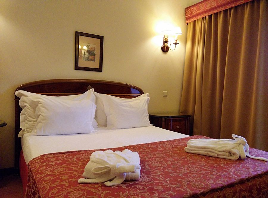 Golden Tulip Porto Gaia Hotel Вила-Нова-ди-Гая Экстерьер фото