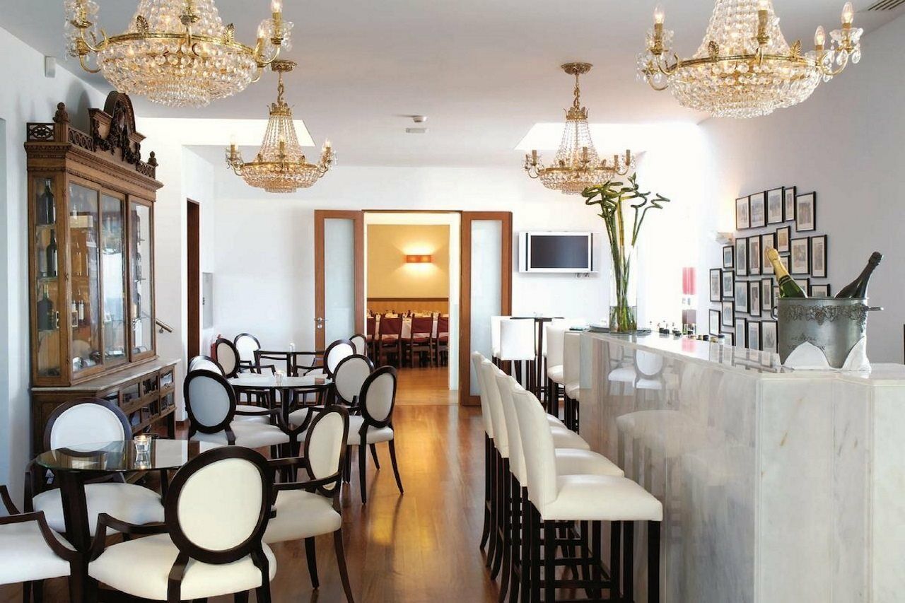 Golden Tulip Porto Gaia Hotel Вила-Нова-ди-Гая Экстерьер фото