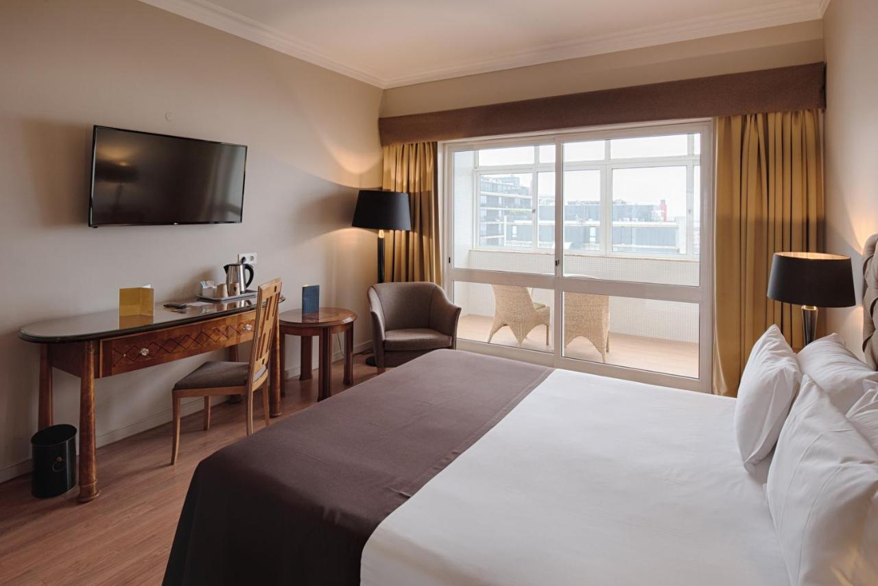 Golden Tulip Porto Gaia Hotel Вила-Нова-ди-Гая Экстерьер фото